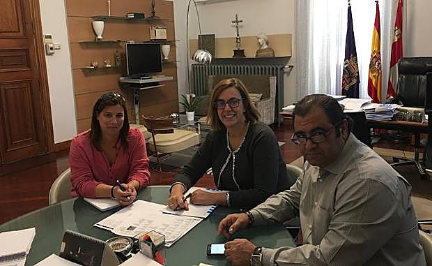 Marta Vegas, Ángeles Armisén y Adolfo Palacios.