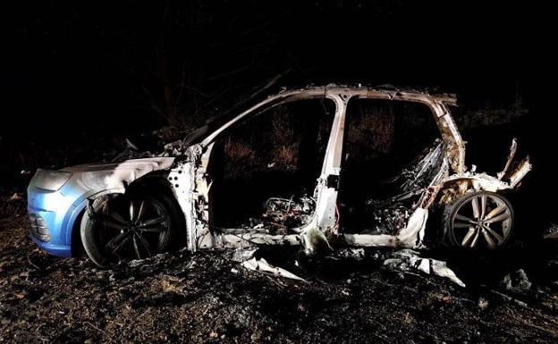 El Audi Q7, robado en Valladolid, que fue quemado por los delincuentes en Arganda del Rey. 