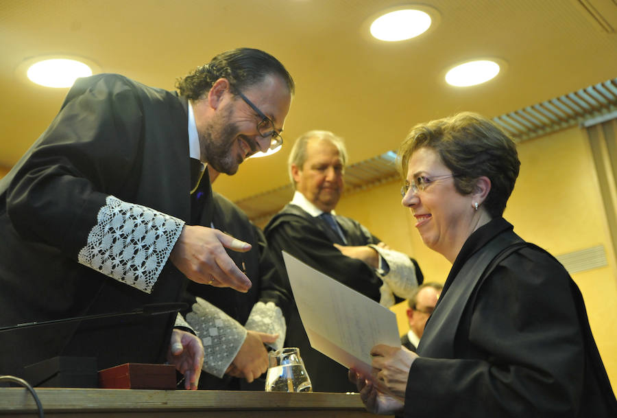 El Colegio de Abogados de Valladolid entrega insignias y reconocimientos durante su fiesta colegial