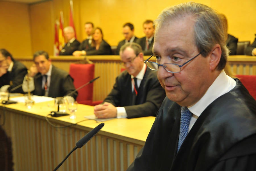 El Colegio de Abogados de Valladolid entrega insignias y reconocimientos durante su fiesta colegial