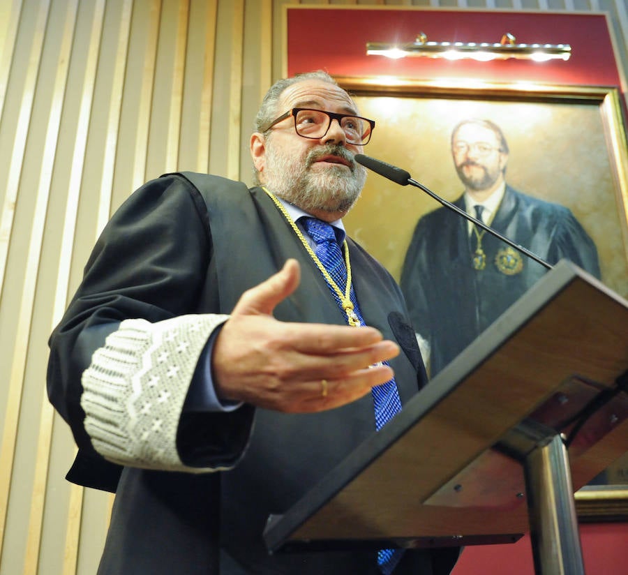 El Colegio de Abogados de Valladolid entrega insignias y reconocimientos durante su fiesta colegial