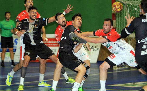 Carlos Villagrán, en un partido con el BM Nava.