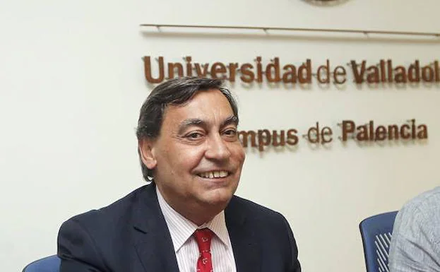 Julián Sánchez Melgar, en una conferencia en Palencia. 