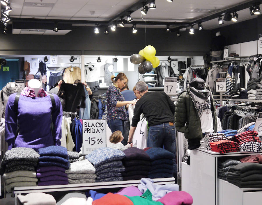 El Black Friday llena las tiendas en Salamanca