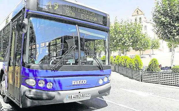 Autobús de la línea 19 con el recorrido actual.