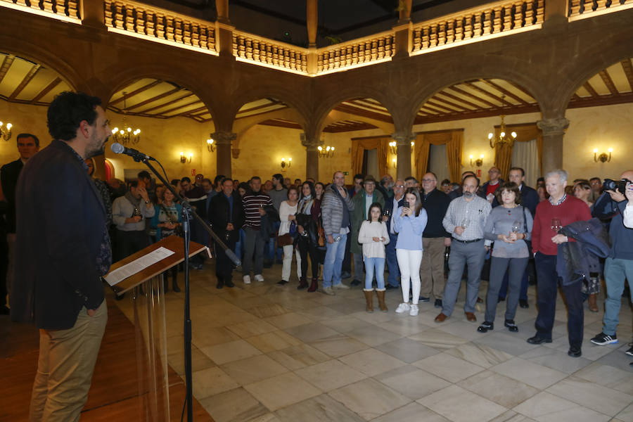 El Casino de Salamanca acogió el acto que congregó a decenas de representantes de la sociedad salmantina