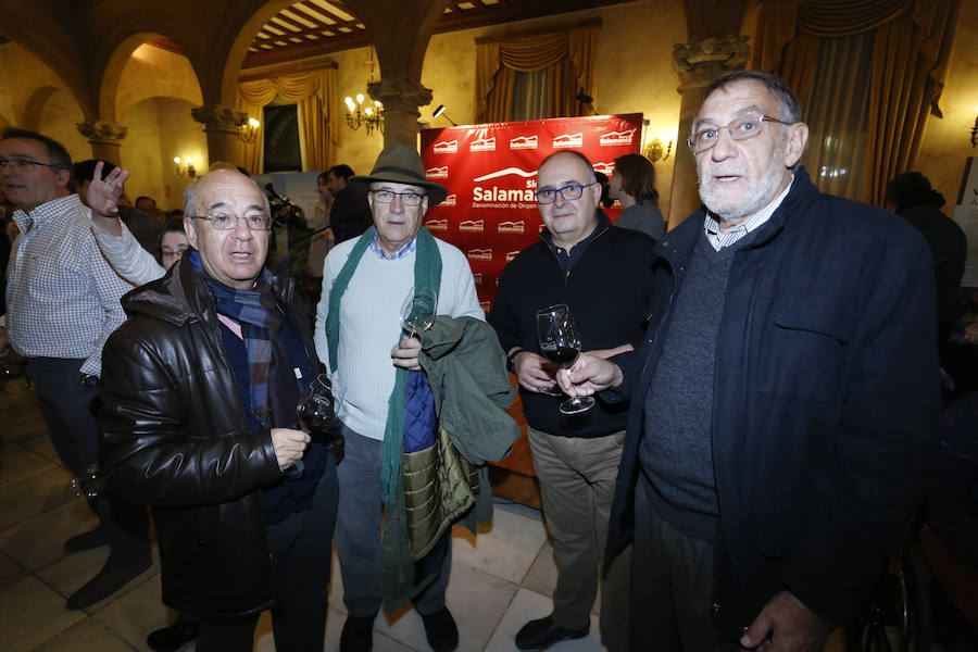 El Casino de Salamanca acogió el acto que congregó a decenas de representantes de la sociedad salmantina