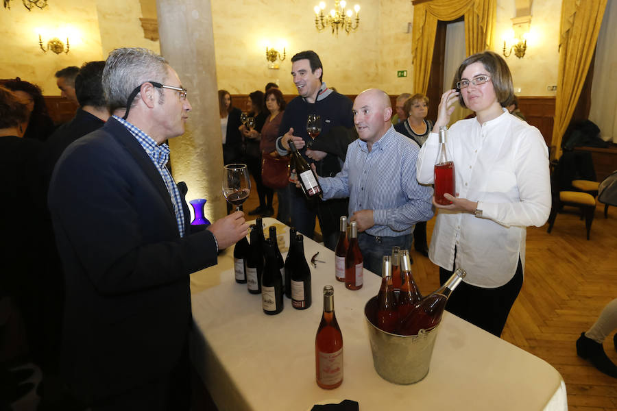 El Casino de Salamanca acogió el acto que congregó a decenas de representantes de la sociedad salmantina