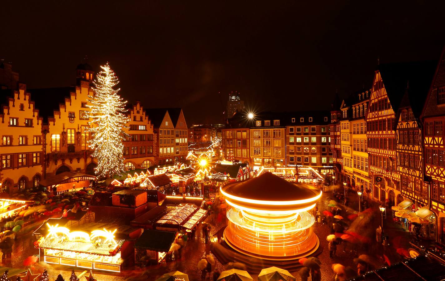 Mercado navideño tradicional en Frankfurt (Alemania).