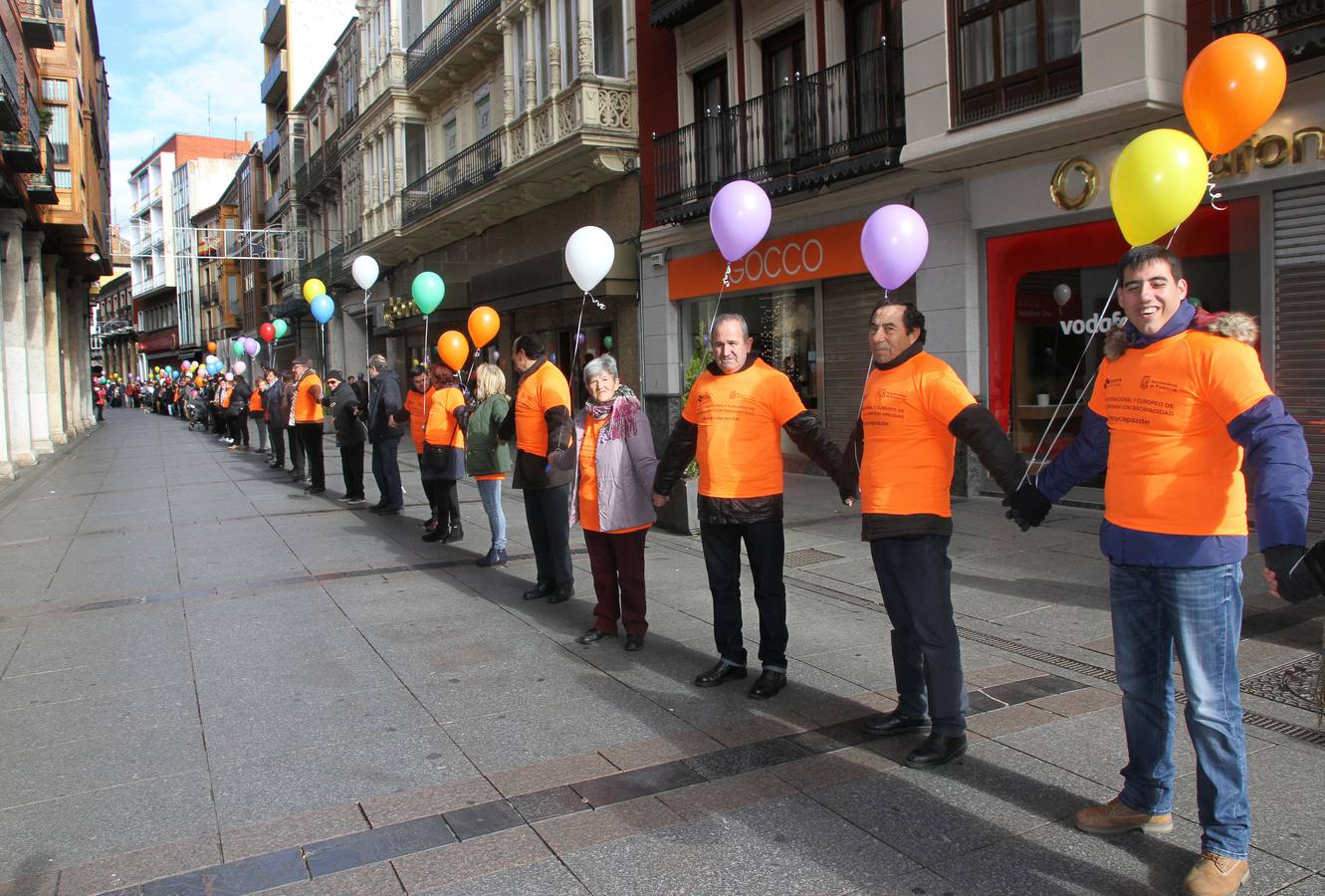 Cadena humana en el Día de la Discapacidad en Palencia