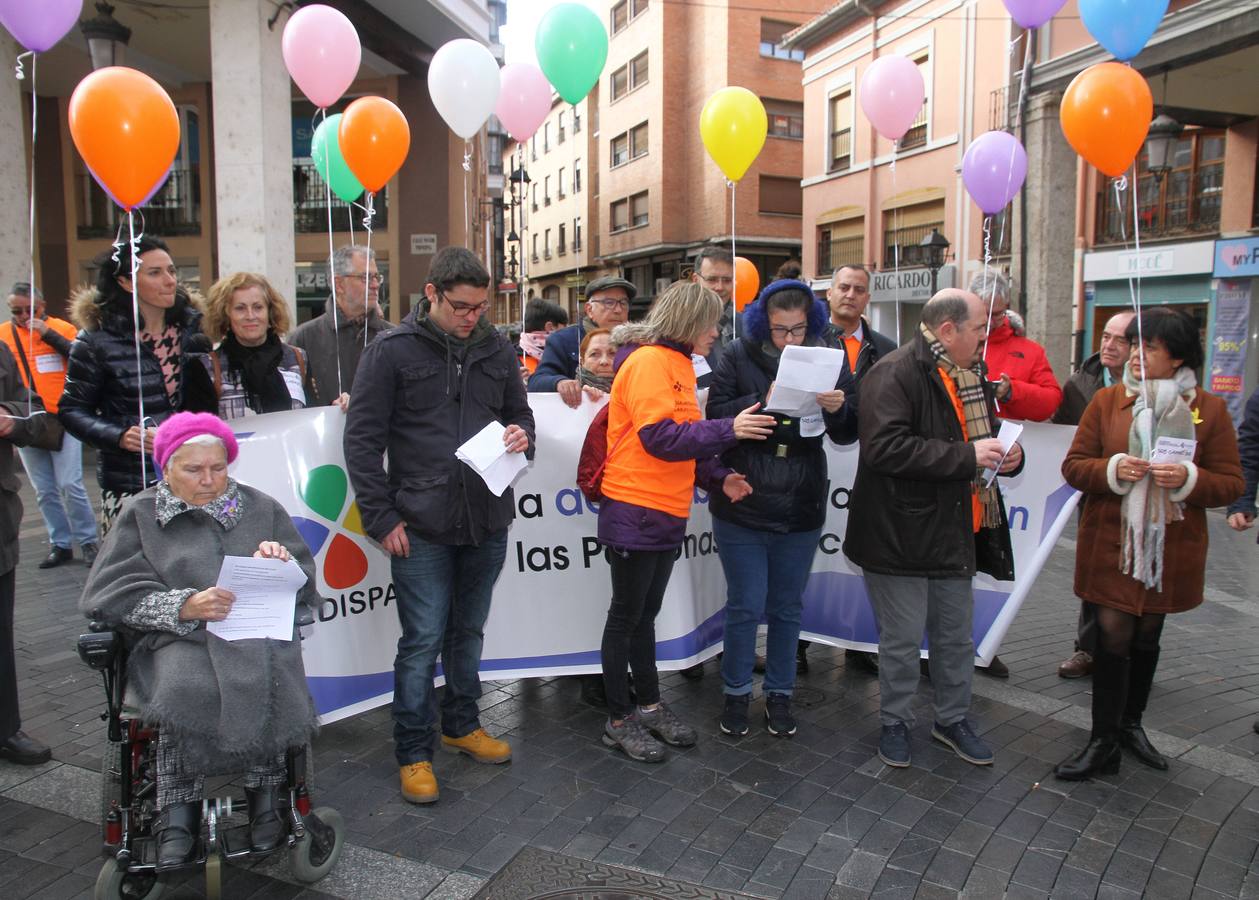 Cadena humana en el Día de la Discapacidad en Palencia