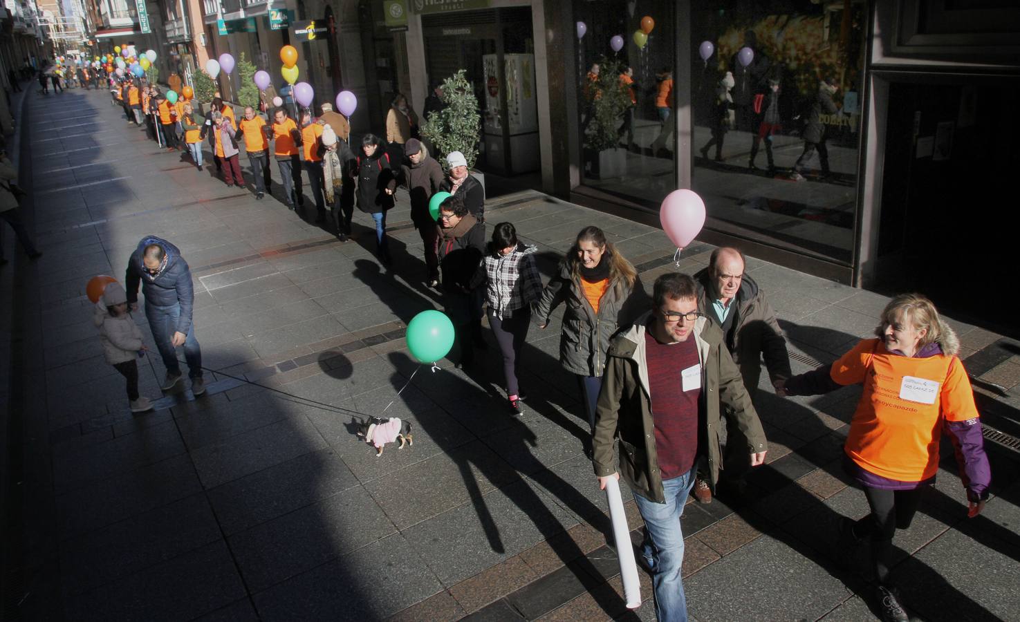 Cadena humana en el Día de la Discapacidad en Palencia