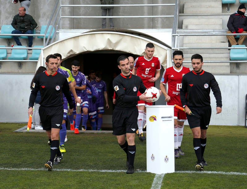 La falta de puntería castigó al equipo palentino, que creó múltiples ocasiones ante el Ávila