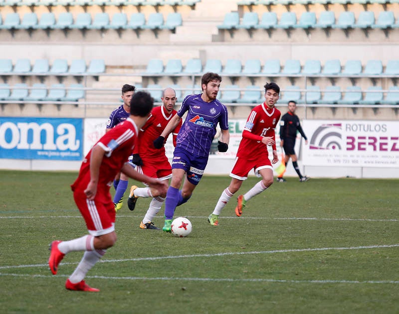 La falta de puntería castigó al equipo palentino, que creó múltiples ocasiones ante el Ávila