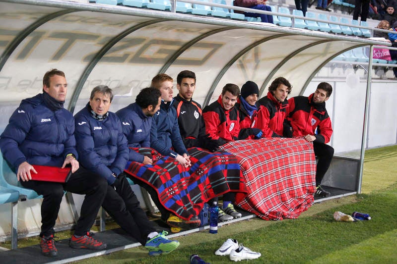 La falta de puntería castigó al equipo palentino, que creó múltiples ocasiones ante el Ávila