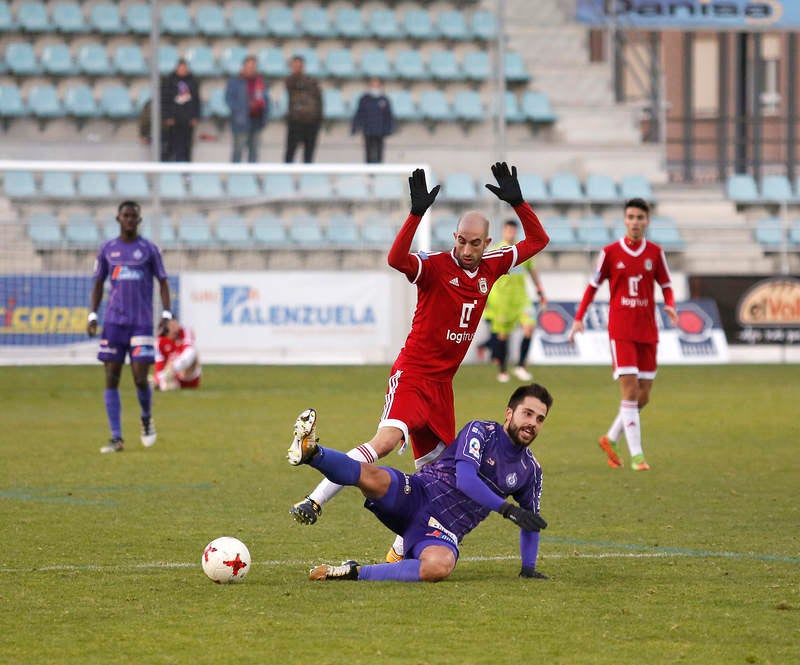 La falta de puntería castigó al equipo palentino, que creó múltiples ocasiones ante el Ávila