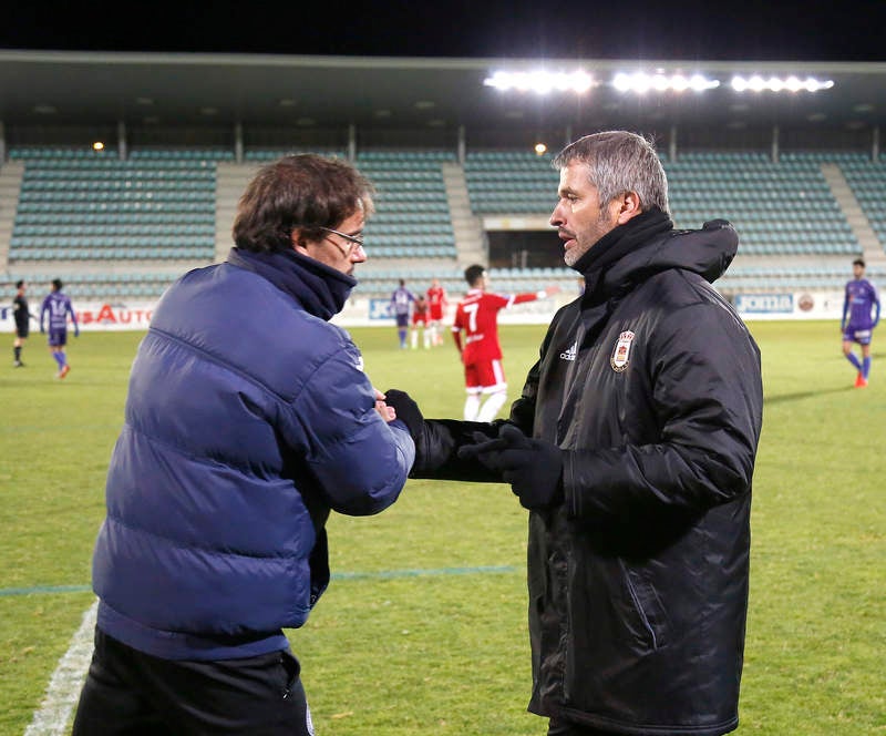 La falta de puntería castigó al equipo palentino, que creó múltiples ocasiones ante el Ávila