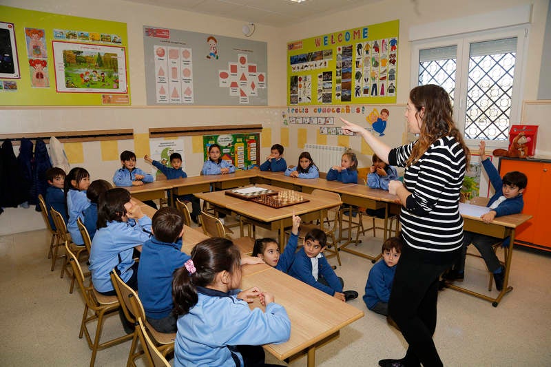 Tenacidad, humildad y gratitud marcan la tarea de la educación en valores cristianos que recibe el casi centenar de alumnos