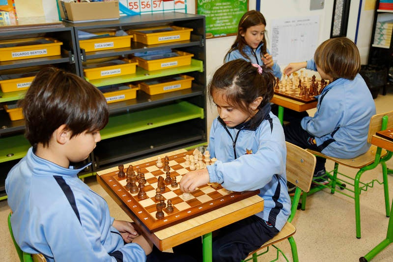 Tenacidad, humildad y gratitud marcan la tarea de la educación en valores cristianos que recibe el casi centenar de alumnos