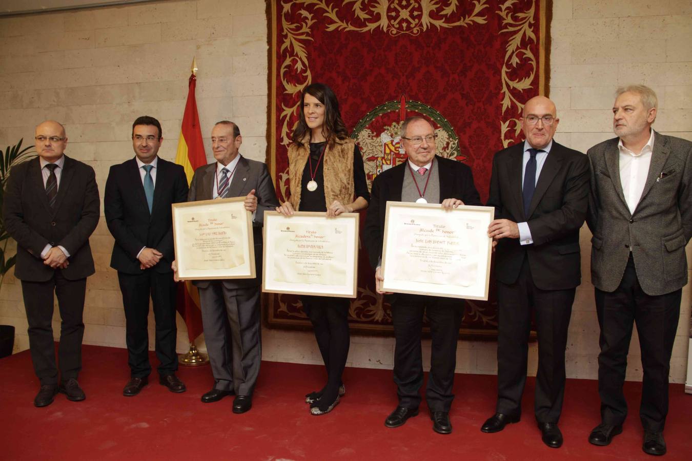 El reconocimiento, que ha congregado a numerosos invitados, ha tenido lugar este mediodía en el castillo de Peñafiel