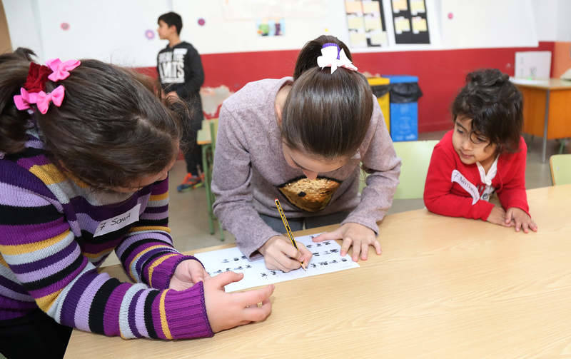 Gincana en el CEIP Modesto Lafuente con motivo del Día de la Constitución