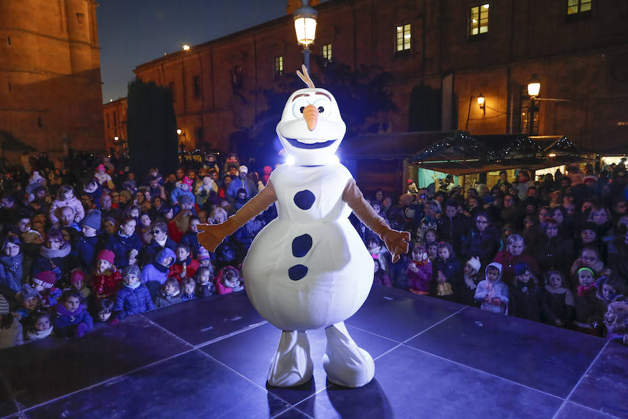 Un total de 40 casetas ofrecerán distintos productos artesanos, alimentarios, de bisutería o de ropa hasta el 8 de enero en la plaza de Anaya