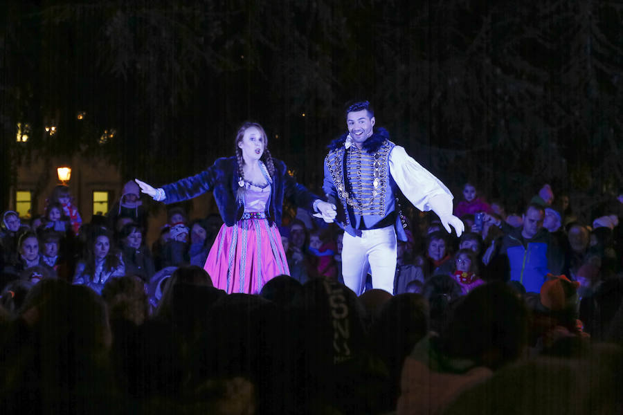 Un total de 40 casetas ofrecerán distintos productos artesanos, alimentarios, de bisutería o de ropa hasta el 8 de enero en la plaza de Anaya