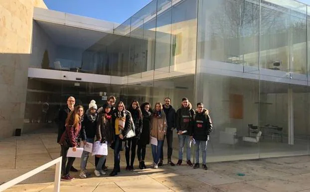 Grupo de estudiantes de la Escuela de Arte de Zamora, en el Consejo Consultivo. 