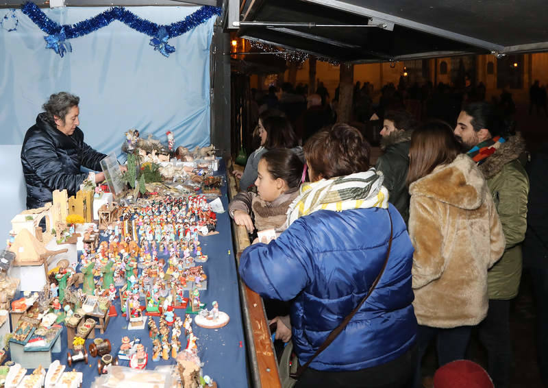 Mercadillo navideño en la Plaza Mayor de Palencia