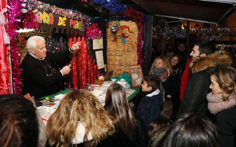 Mercadillo navideño en la Plaza Mayor de Palencia