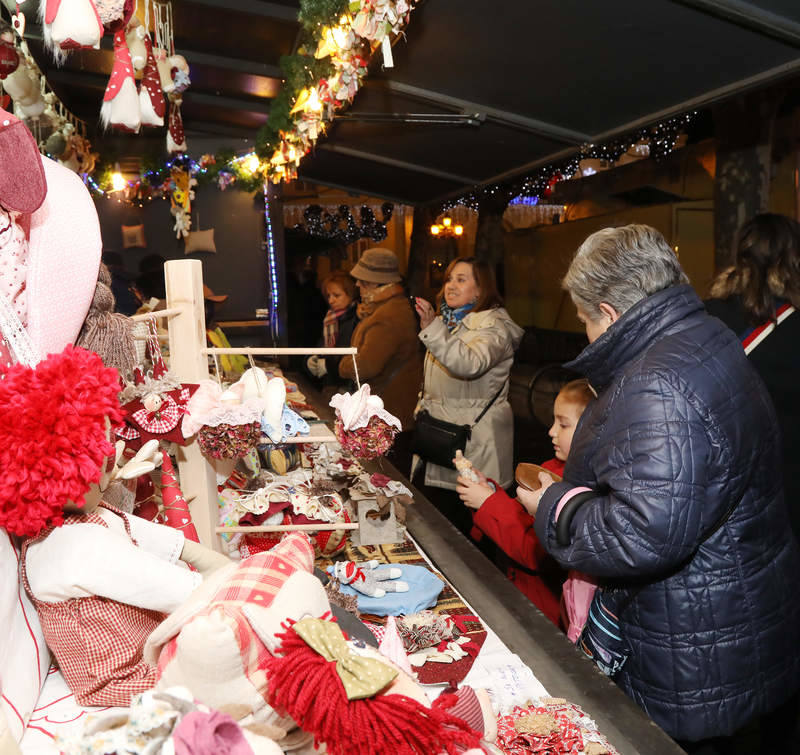 Mercadillo navideño en la Plaza Mayor de Palencia