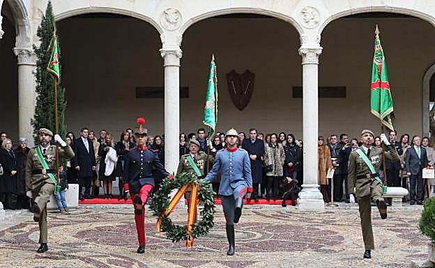 Un momento del acto castrense celebrado este viernes en el Palacio Real de Valladolid. 