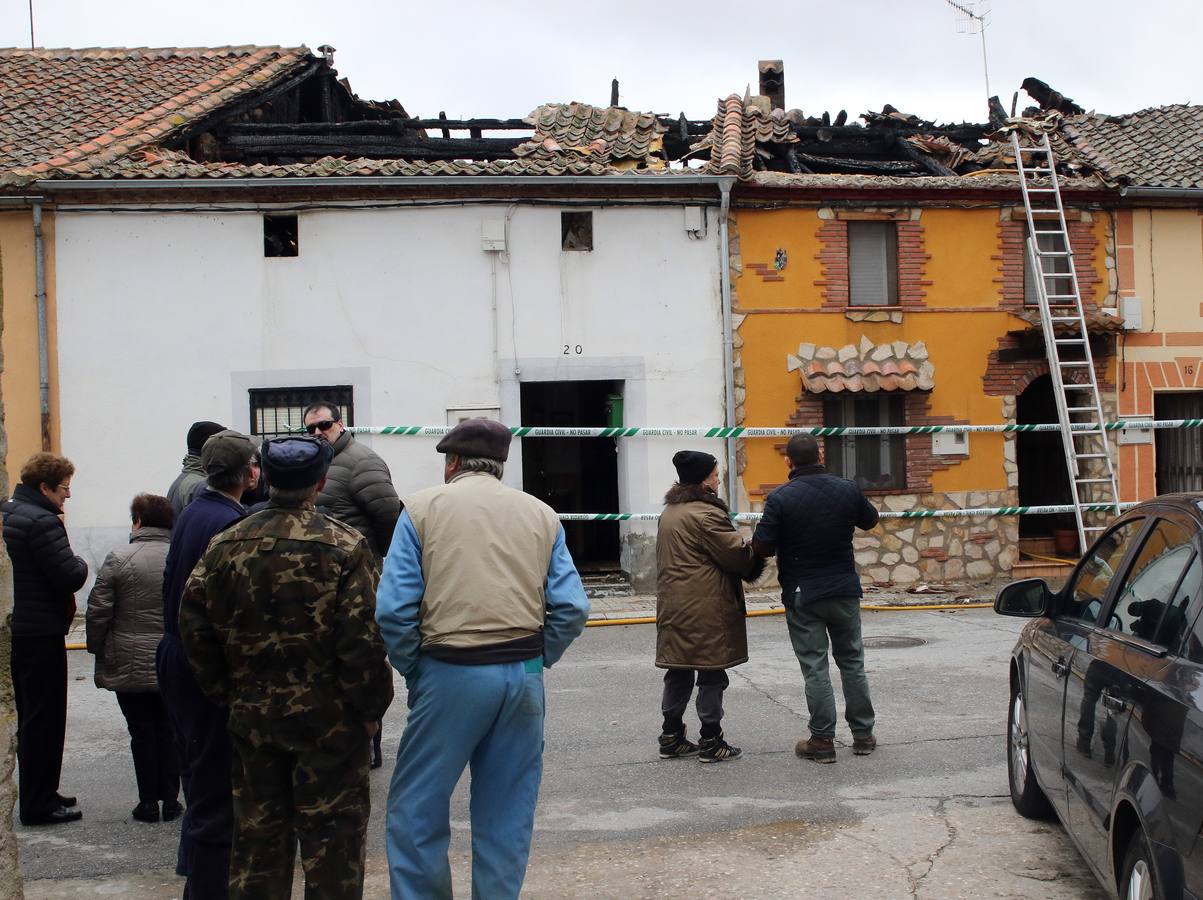 La alcaldesa de Sauquillo de Cabezas, María del Carmen Bermejo, relata cómo su hijo ha logrado salir por su propio pie de madrugada de su vivienda, que ha quedado devorada por el incendio