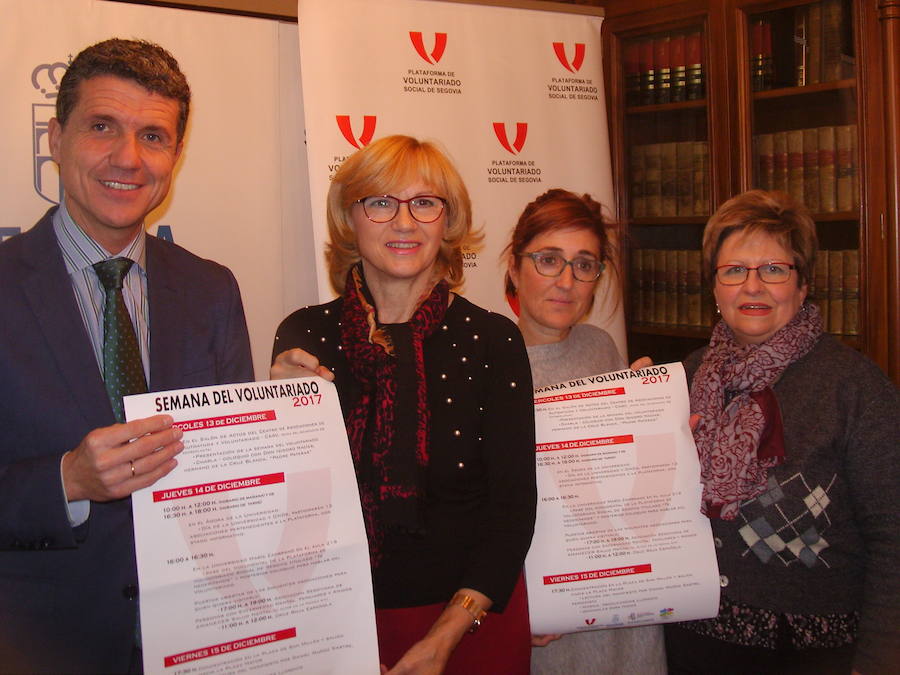 Andrés Torquemada, Nélida Cano, Susana Ortega y Feli Vírseda, durante la presentación de la semana del voluntariado.