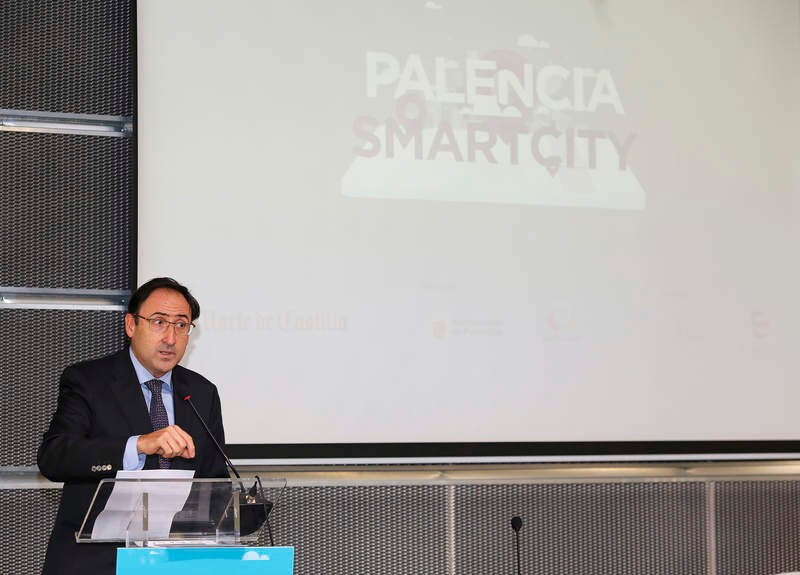 El alcalde, Alfonso Polanco, ha inaugurado el foro organizado por El Norte de Castilla con el patrocinio del Ayuntamiento de la capital y la empresa de aseo urbano Urbaser