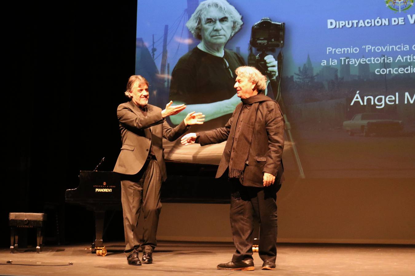 Un Teatro Zorrilla abarrotado rindió tributo al fotógrafo medinense