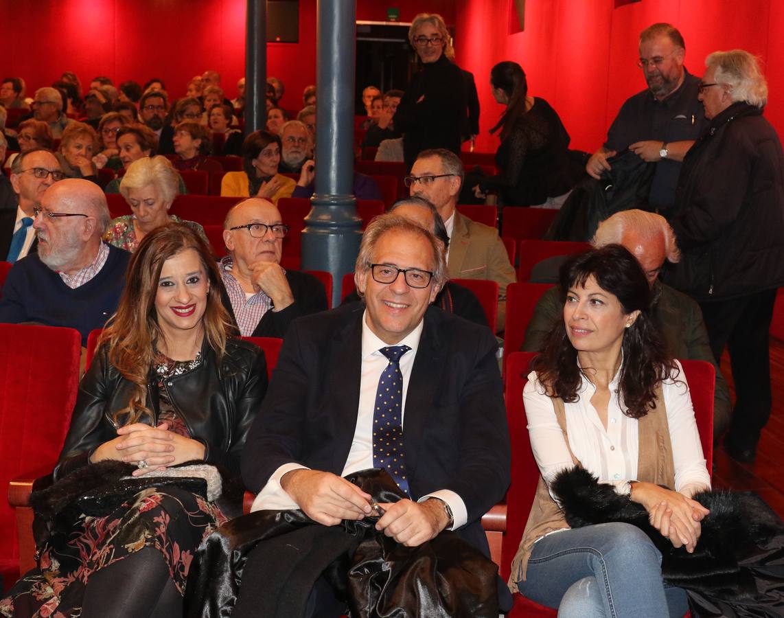 Un Teatro Zorrilla abarrotado rindió tributo al fotógrafo medinense