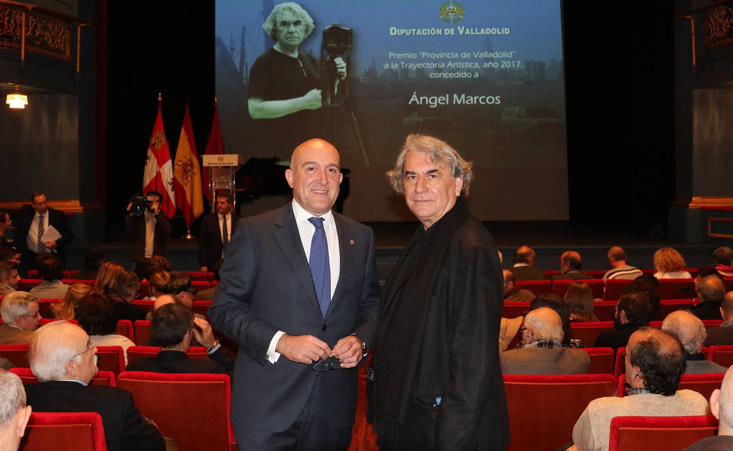 Un Teatro Zorrilla abarrotado rindió tributo al fotógrafo medinense