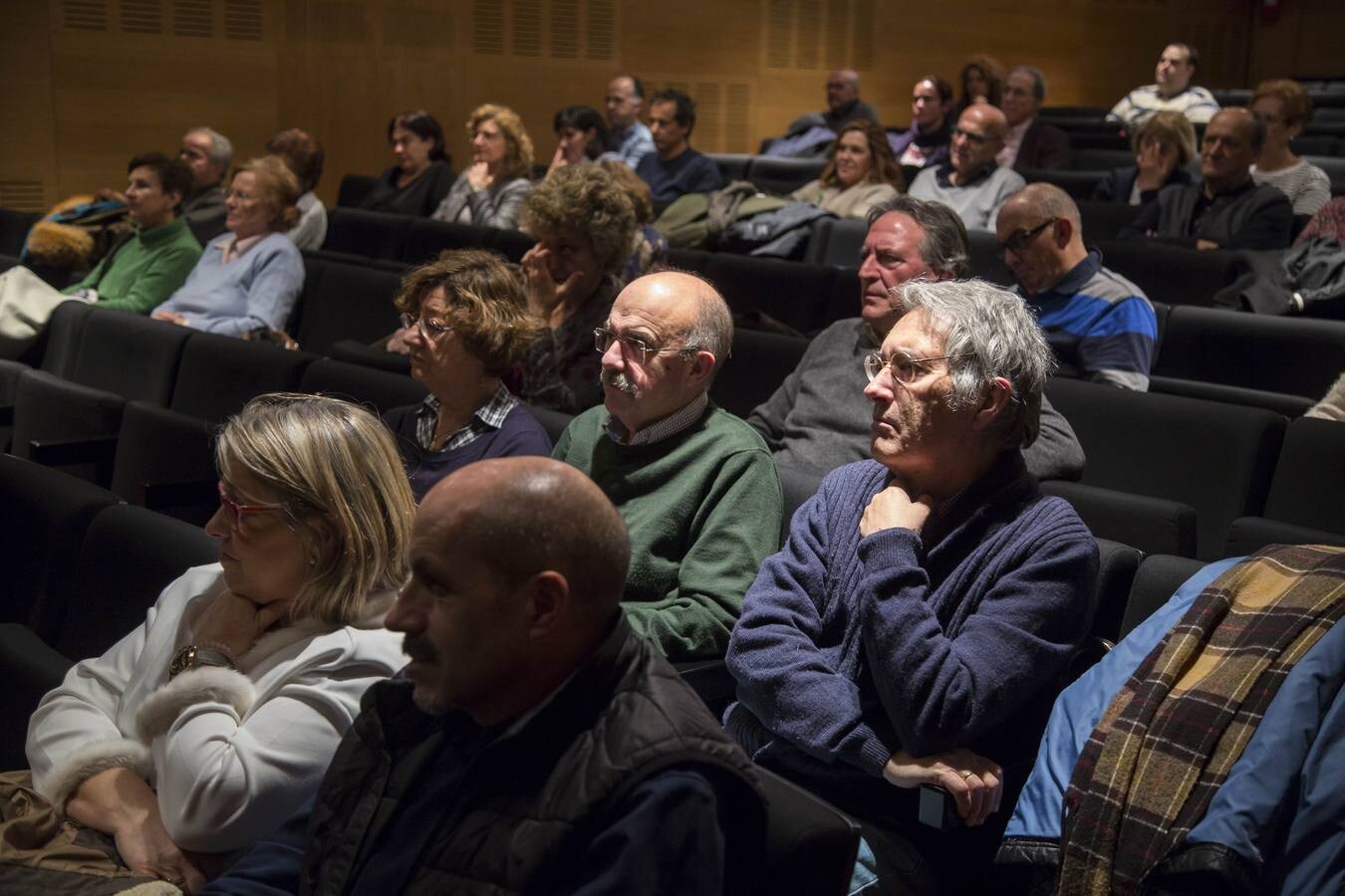 Ambas escritoras convirtieron la jornada en un foro de recuerdo a la barbarie nazi y el gulag ruso al hilo de los libros que ha escrito a partir de testimonios femeninos