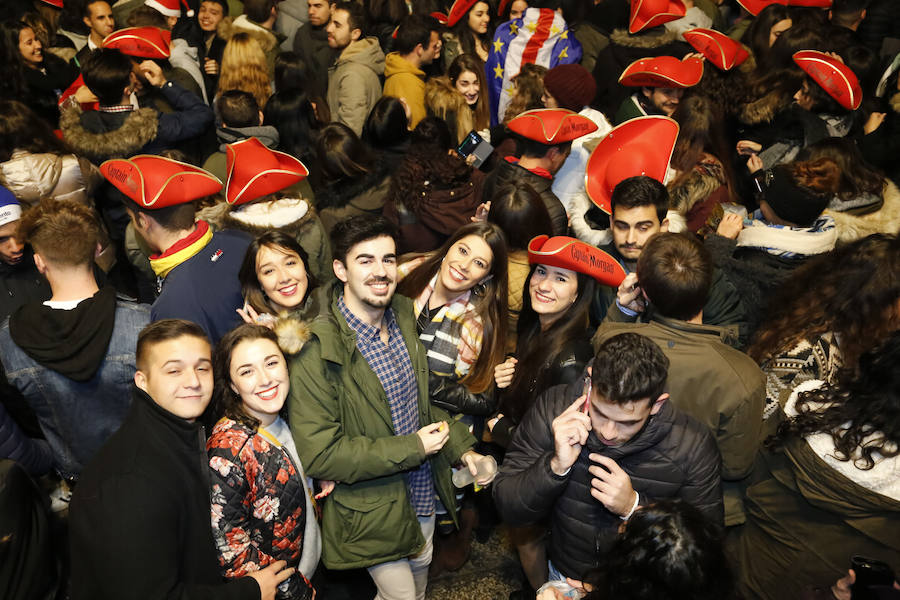 Nadie había venido para buscar la rana en la Universidad, sino a reunirse en la Plaza para disfrutar de la fiesta