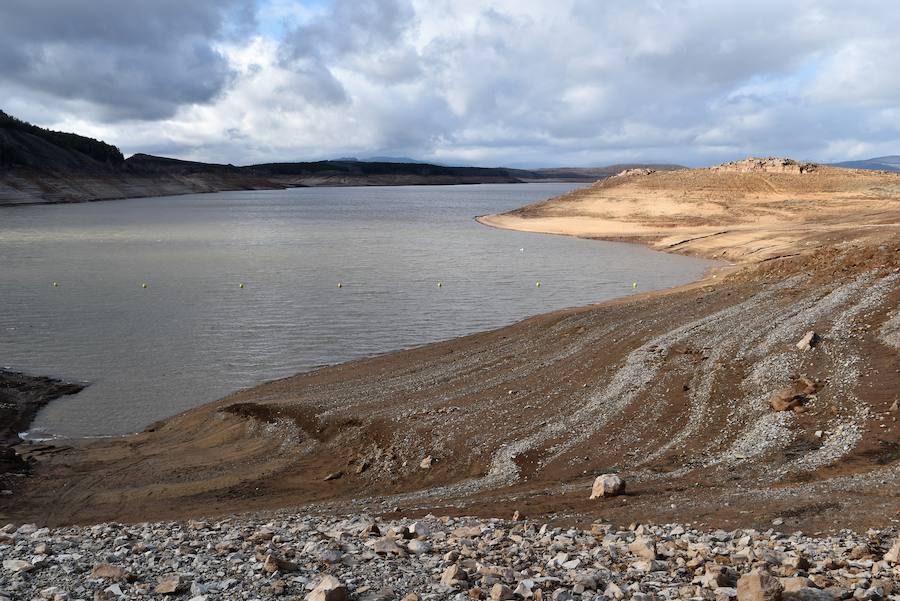 Las imágenes no dejan lugar a dudas. Las precipitaciones que han caído en la Montaña Palentina es insuficiente.