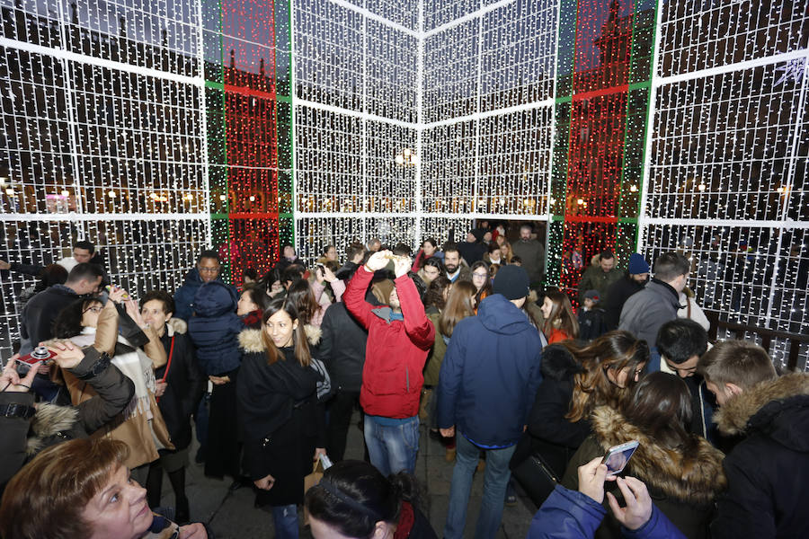 Regalo sorpresa navideño en la Plaza Mayor de Salamanca