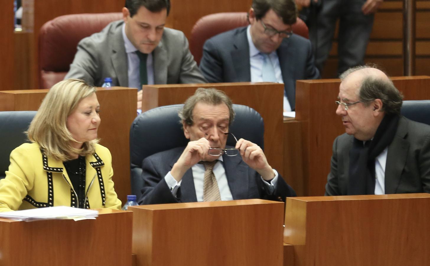 La consejera de Economía y Hacienda, Pilar del Olmo, abrió hoy la primera sesión del pleno que aprobará, previsiblemente, la Ley de Medidas y el proyecto presupuestario que contempla 10.859,2 millones de euros