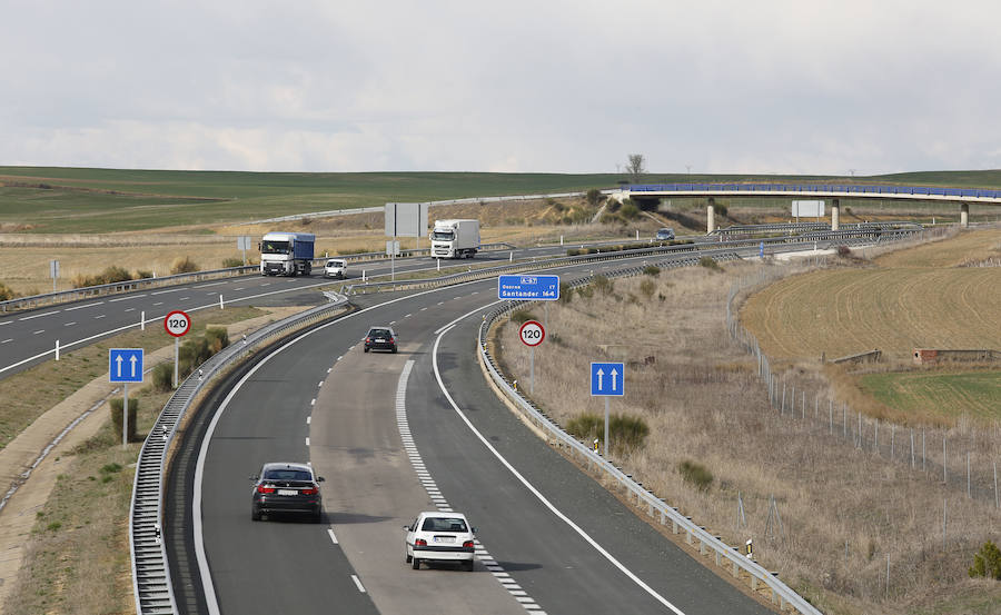 Autovía a Cantabria, en el término municipal de Frómista. 