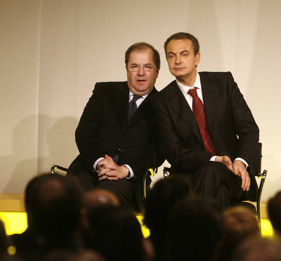 Juan Vicente Herrera y José Luis Rodriguez Zapatero, en la sala de exposiciones de la estación Campo Grande.