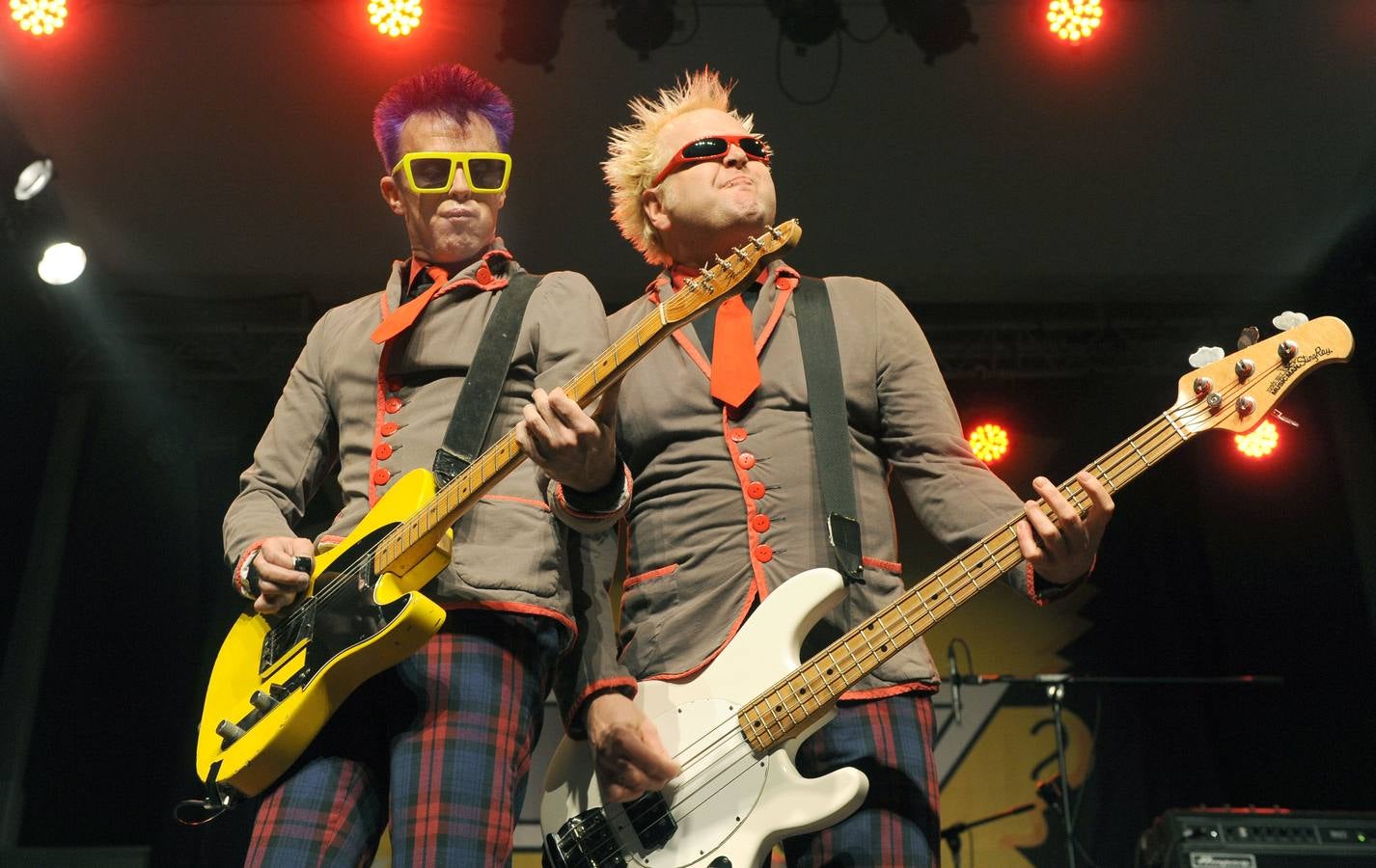 Actuación de Toy Dolls en el LAVA