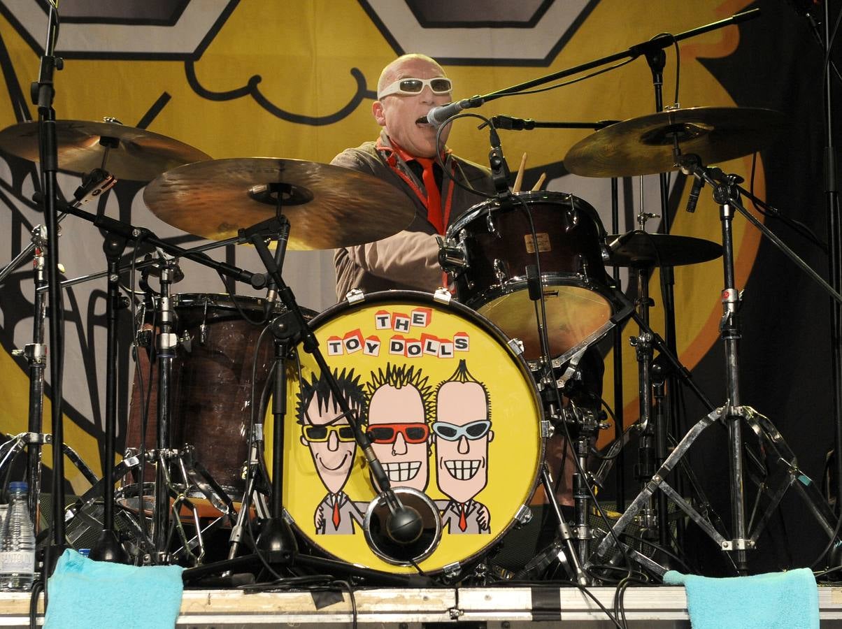 Actuación de Toy Dolls en el LAVA