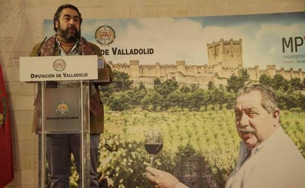 Manuel Herrera, hijo de Pascual Herrera, durante su intervención en el Museo del Vino. 