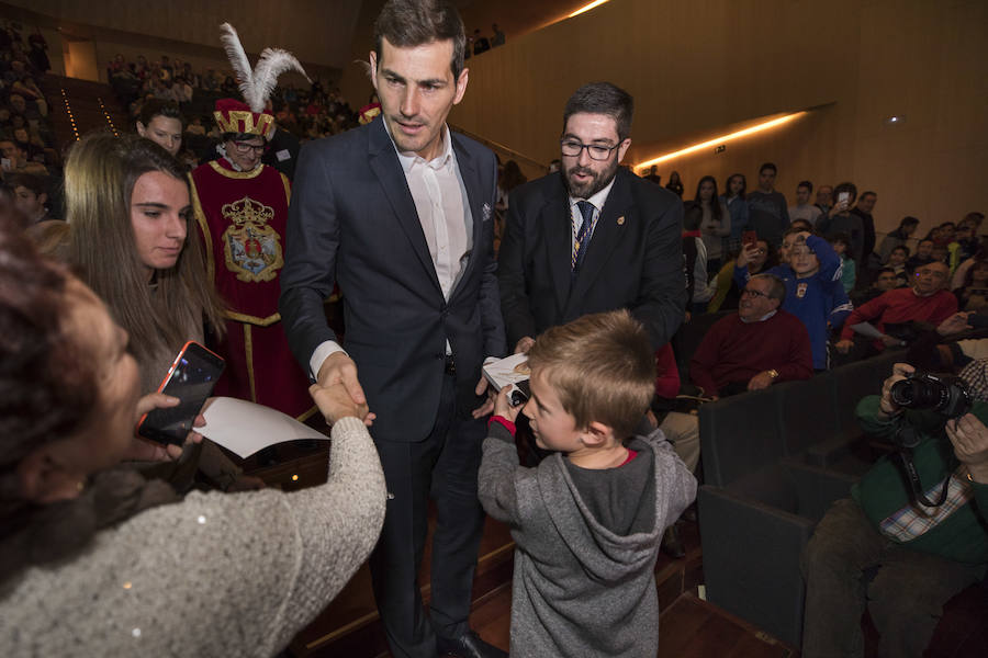 Entrega de la medalla de Oro de la Diputación de Ávila a Íker Casillas