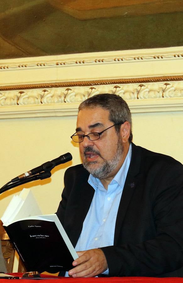 La obra, editada por Vitruvio, recoge distintos destellos de la trayectoria lírica del autor desde 1983 hasta 2014